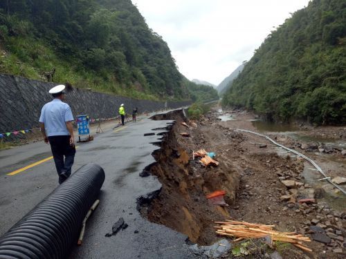 臺(tái)風(fēng)過后，遭到破壞的路面、橋面如何快速搶修~